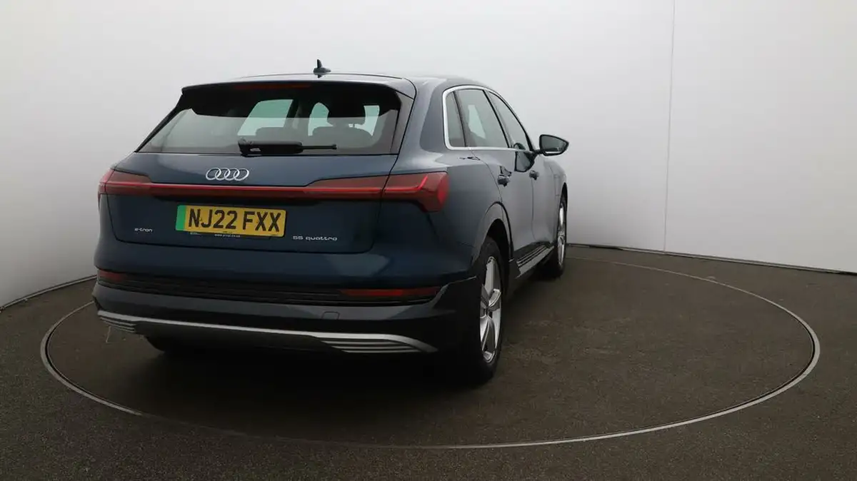 2022-audi-e-tron-55e-technik-station-wagon-big-48