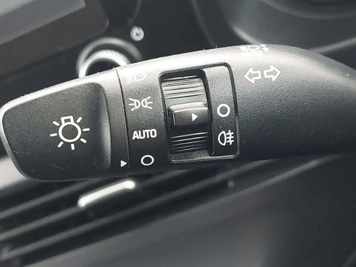 2022-hyundai-bayon-10-t-gdi-premium-100ps-big-15