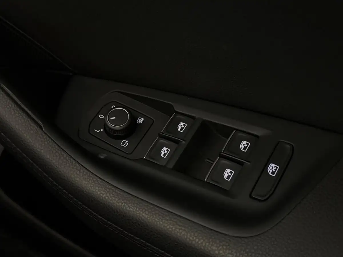 2017-volkswagen-passat-20tdi-gt-150ps-ss-estate-5d-dsg-big-25