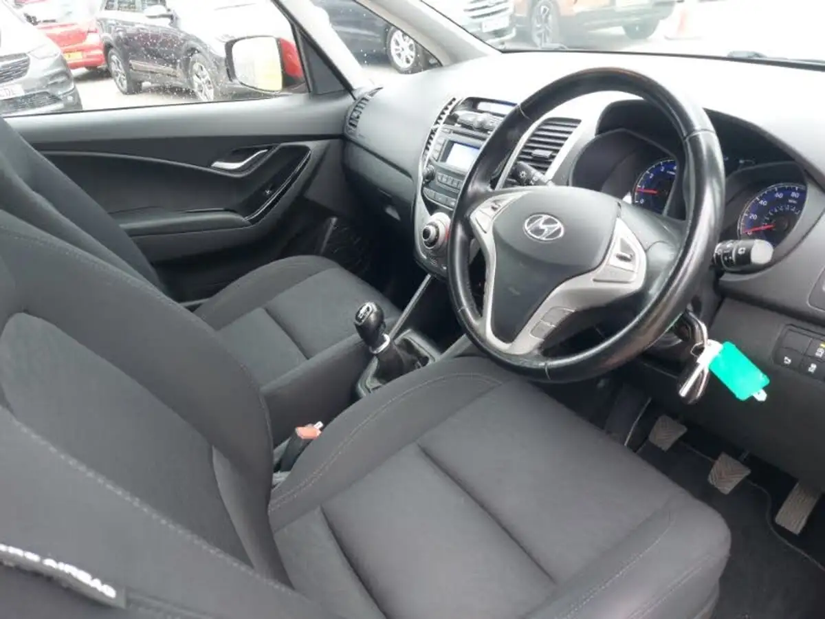 2017-hyundai-ix20-14-se-big-17