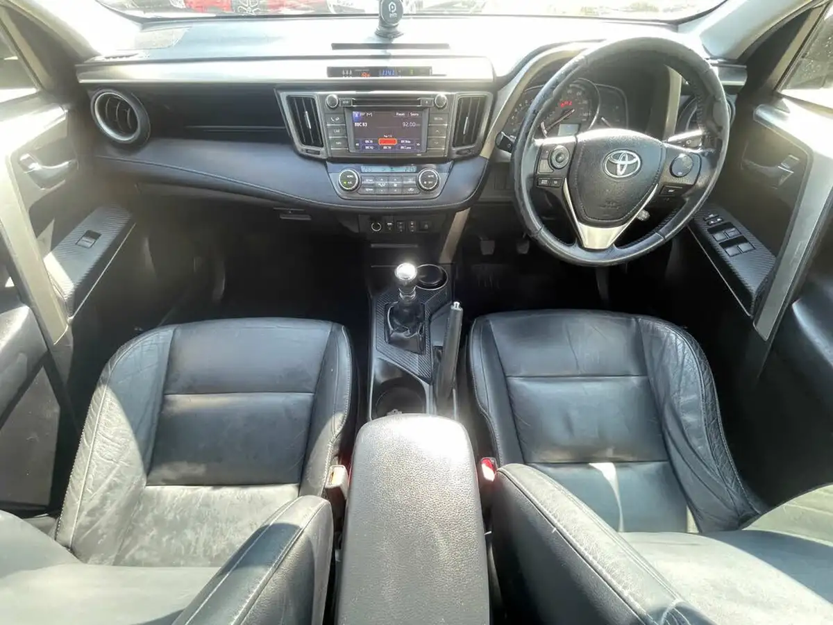 2013-toyota-rav4-20td-invincible-2wd-1990cc-big-35