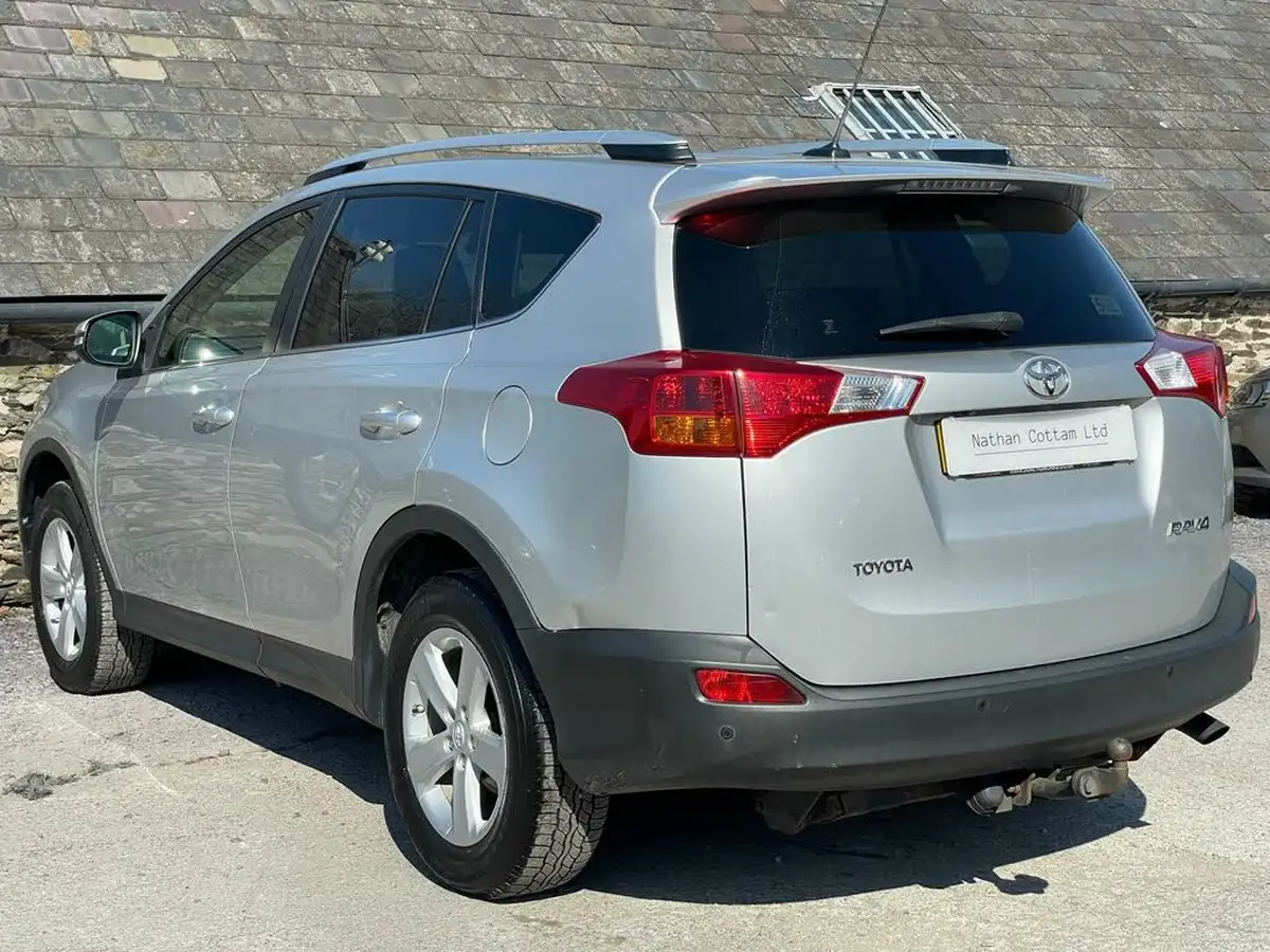 2013-toyota-rav4-20td-invincible-2wd-1990cc-big-11