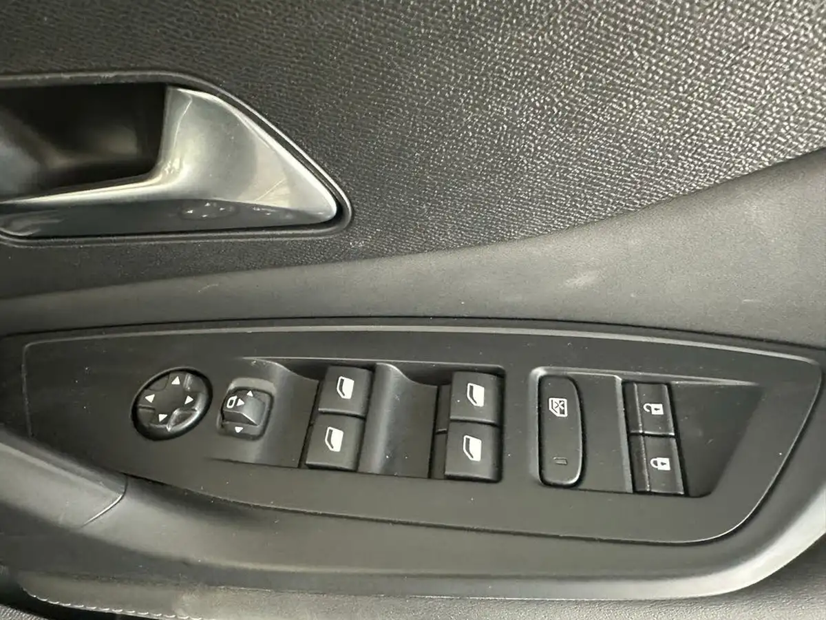 2023-peugeot-308-12-puretech-active-premium-130ps-big-23
