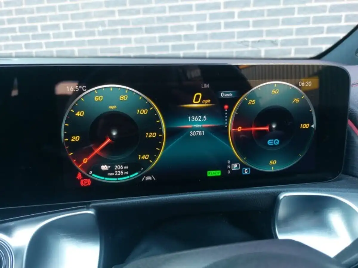 2022-mercedes-benz-eqb-e-eqb-300-amg-line-big-9
