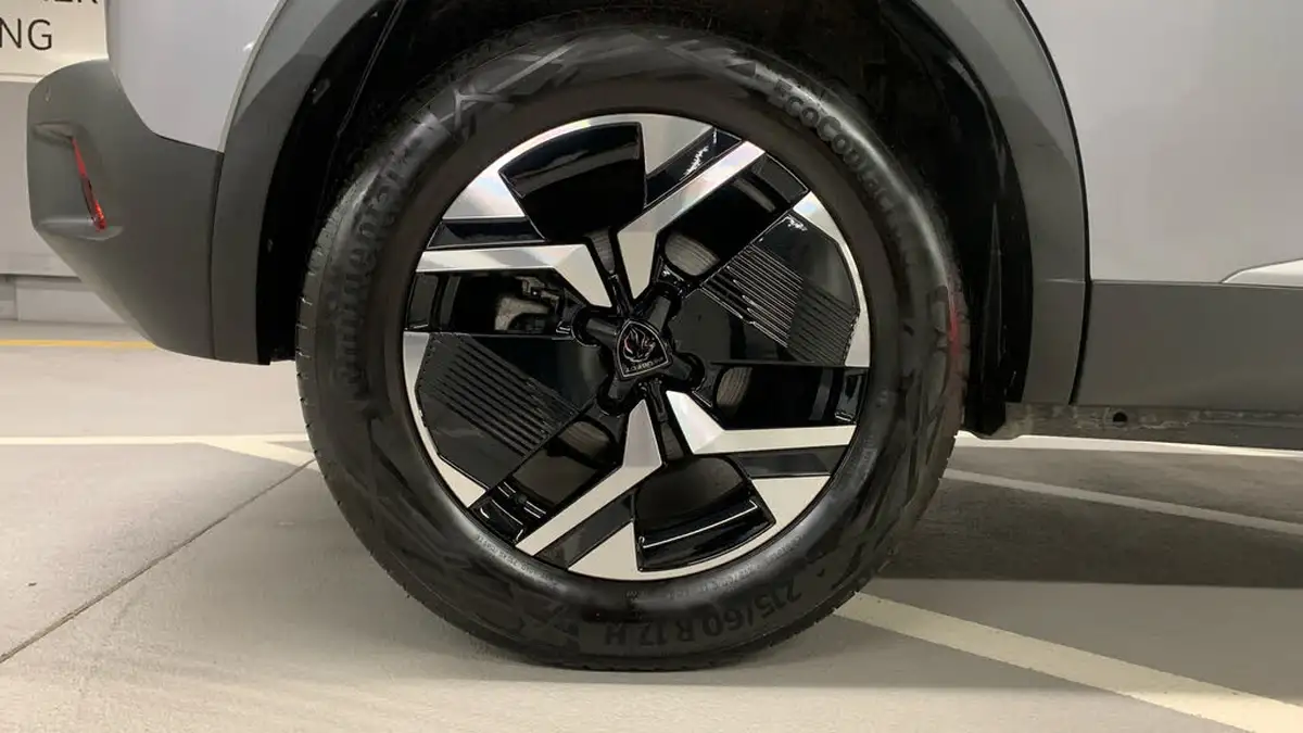 2024-peugeot-2008-suv-e-allure-136ps-50kwh-big-15