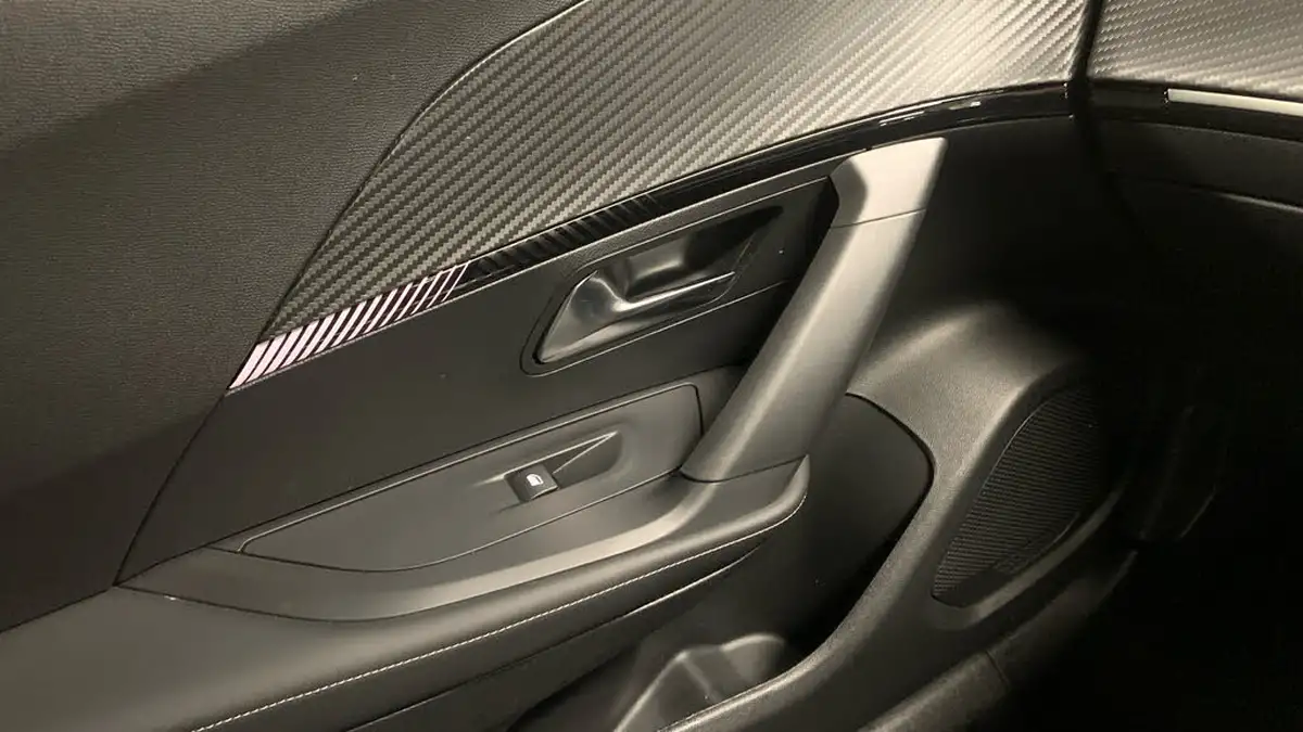2024-peugeot-2008-suv-e-allure-136ps-50kwh-big-39