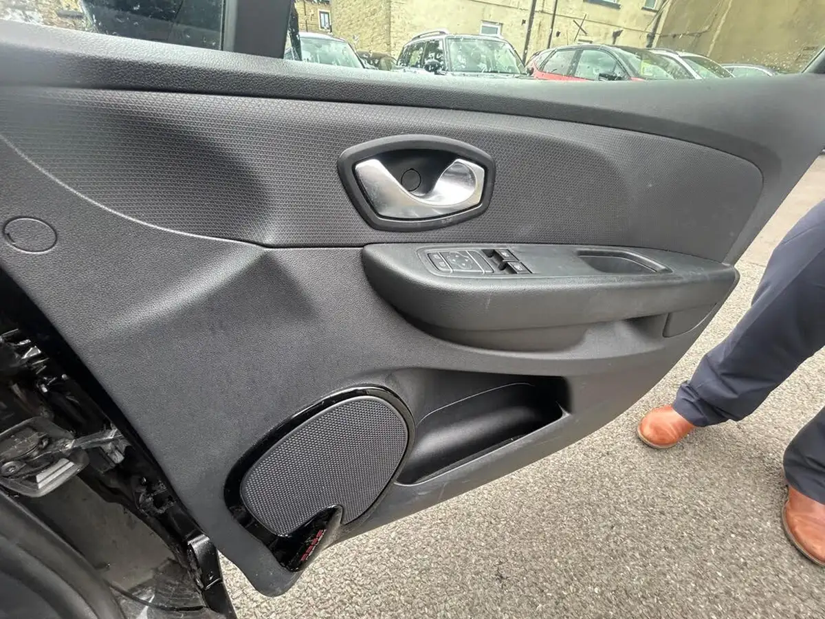 2017-renault-clio-12-dynamique-nav-big-11
