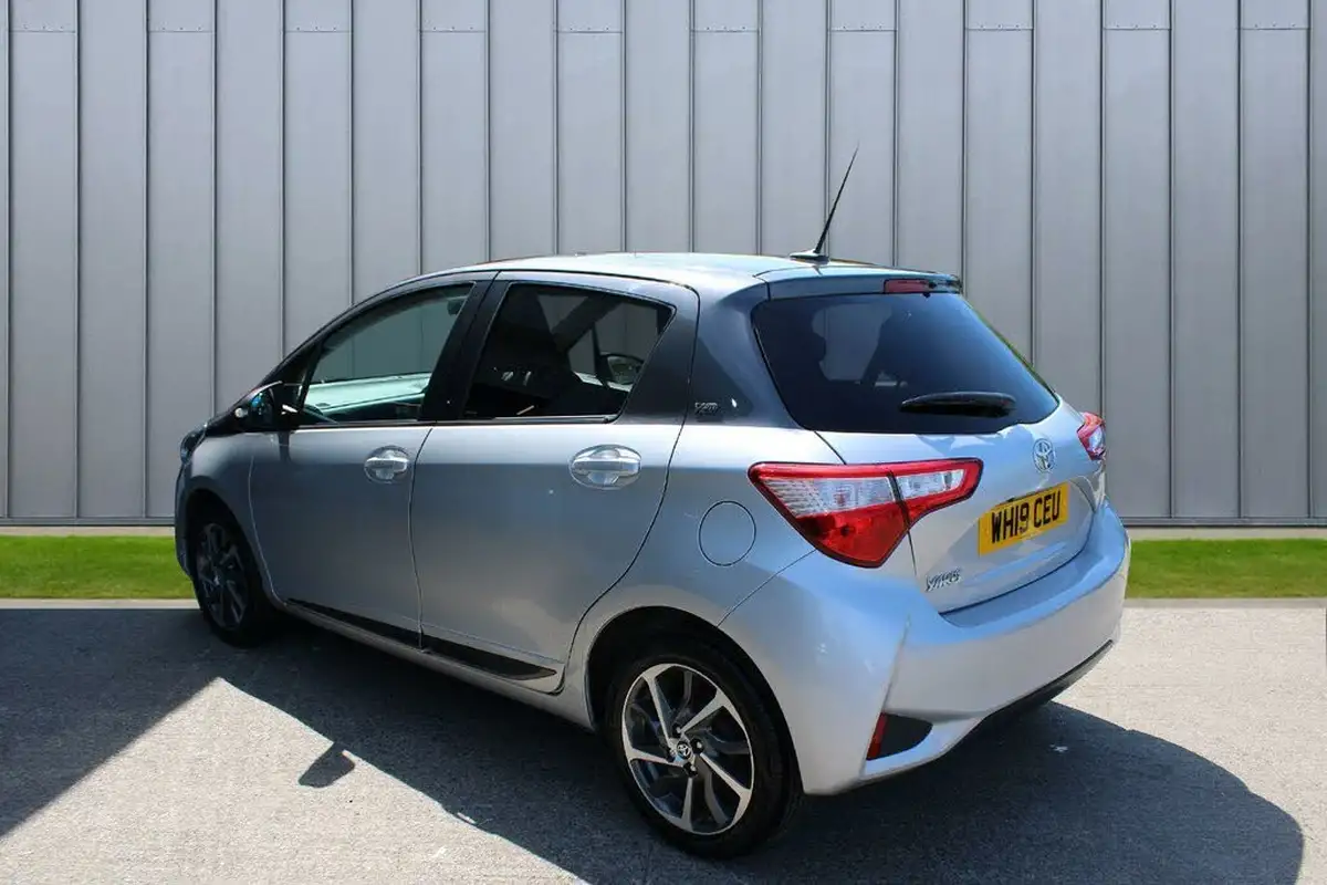 2019-toyota-yaris-15-vvt-i-y20-111bhp-1496cc-big-4