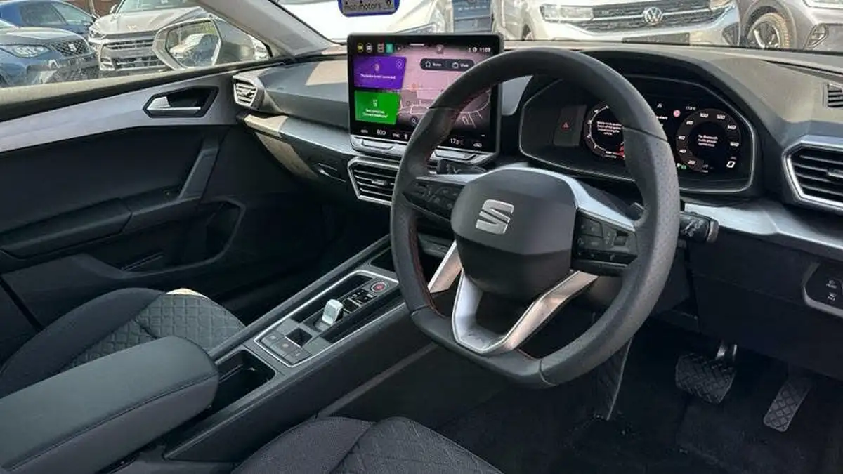 2025-seat-leon-15-e-hybrid-fr-hatchback-big-5
