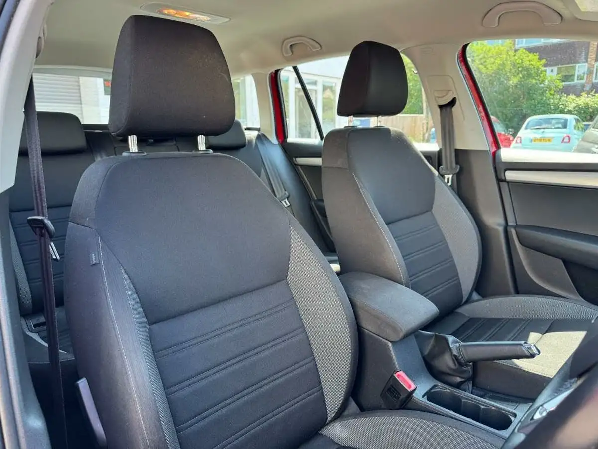 2019-skoda-octavia-16tdi-se-technology-estate-big-17