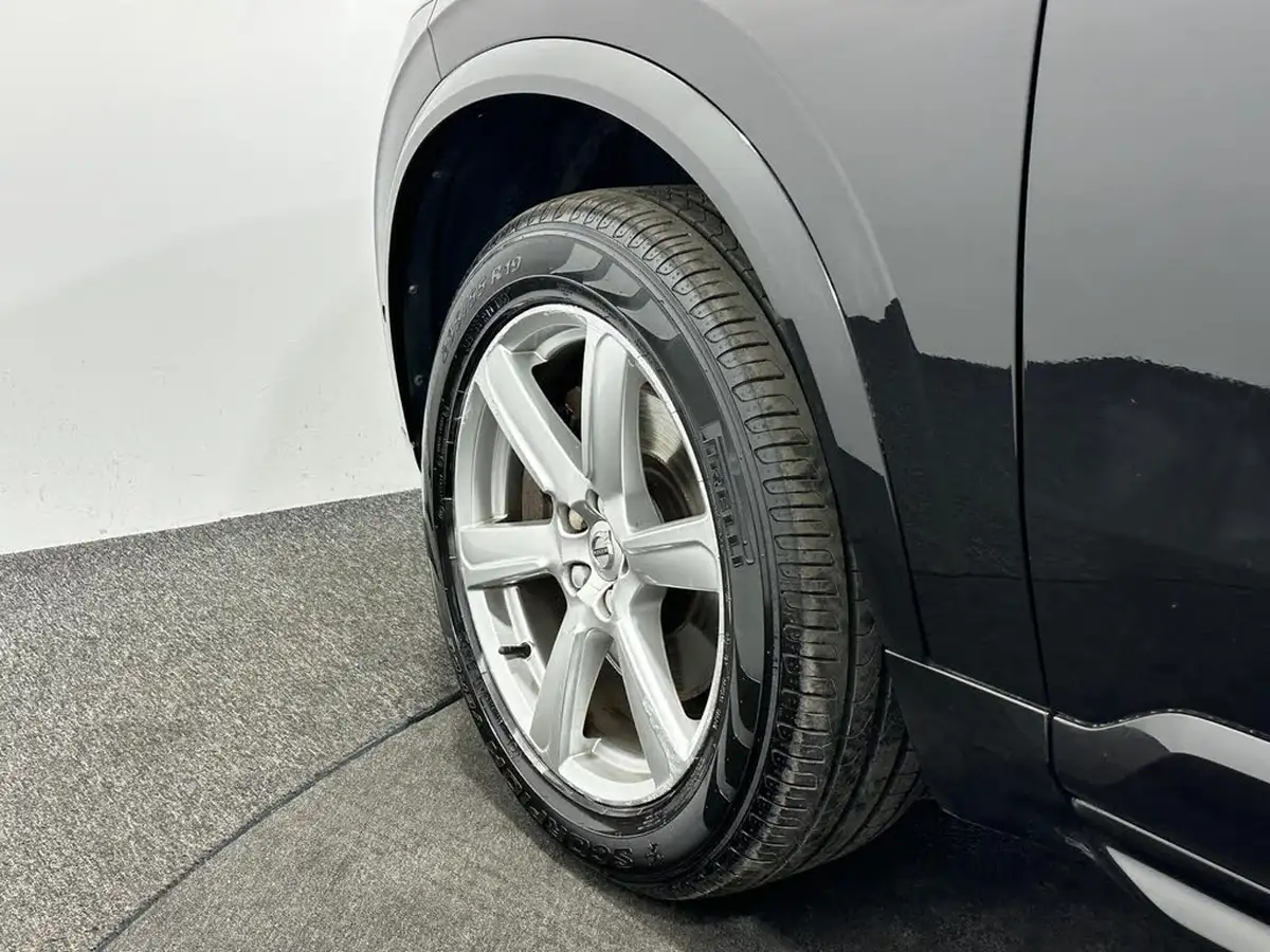 2015-volvo-xc90-20td-momentum-big-54
