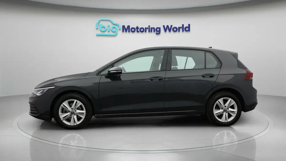 2022-volkswagen-golf-15-tsi-life-130ps-hatchback-big-4