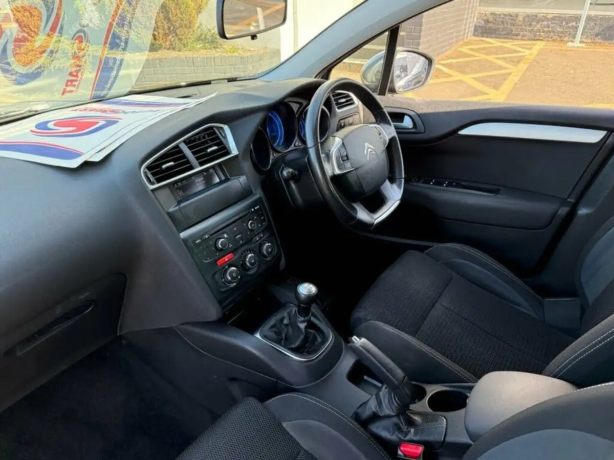 2013-citroen-c4-16-selection-big-12