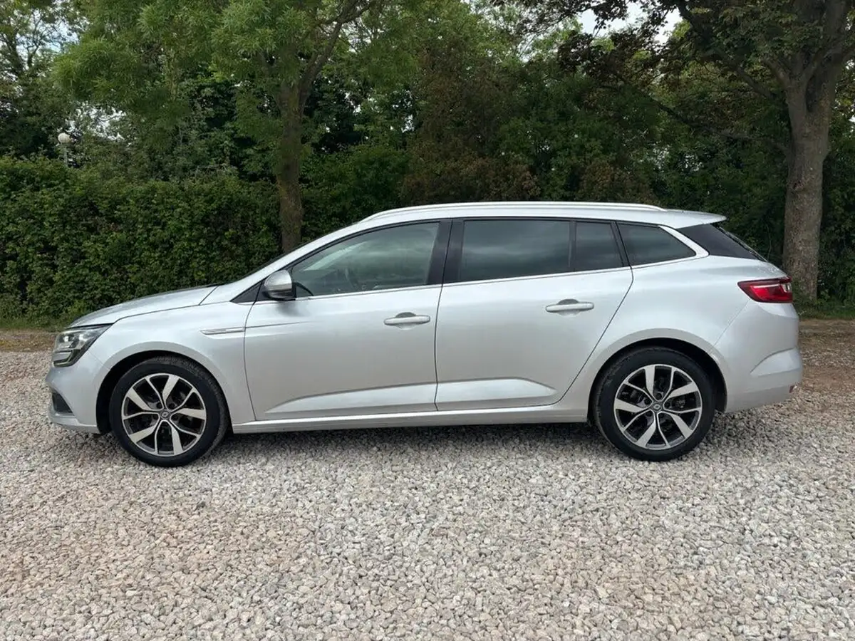 2017-renault-megane-15dci-dynamique-s-nav-sport-tourer-big-3