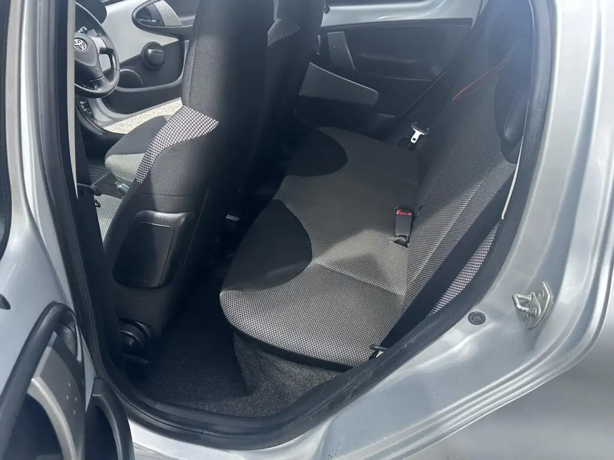 2014-toyota-aygo-10-mode-ac-5d-big-15