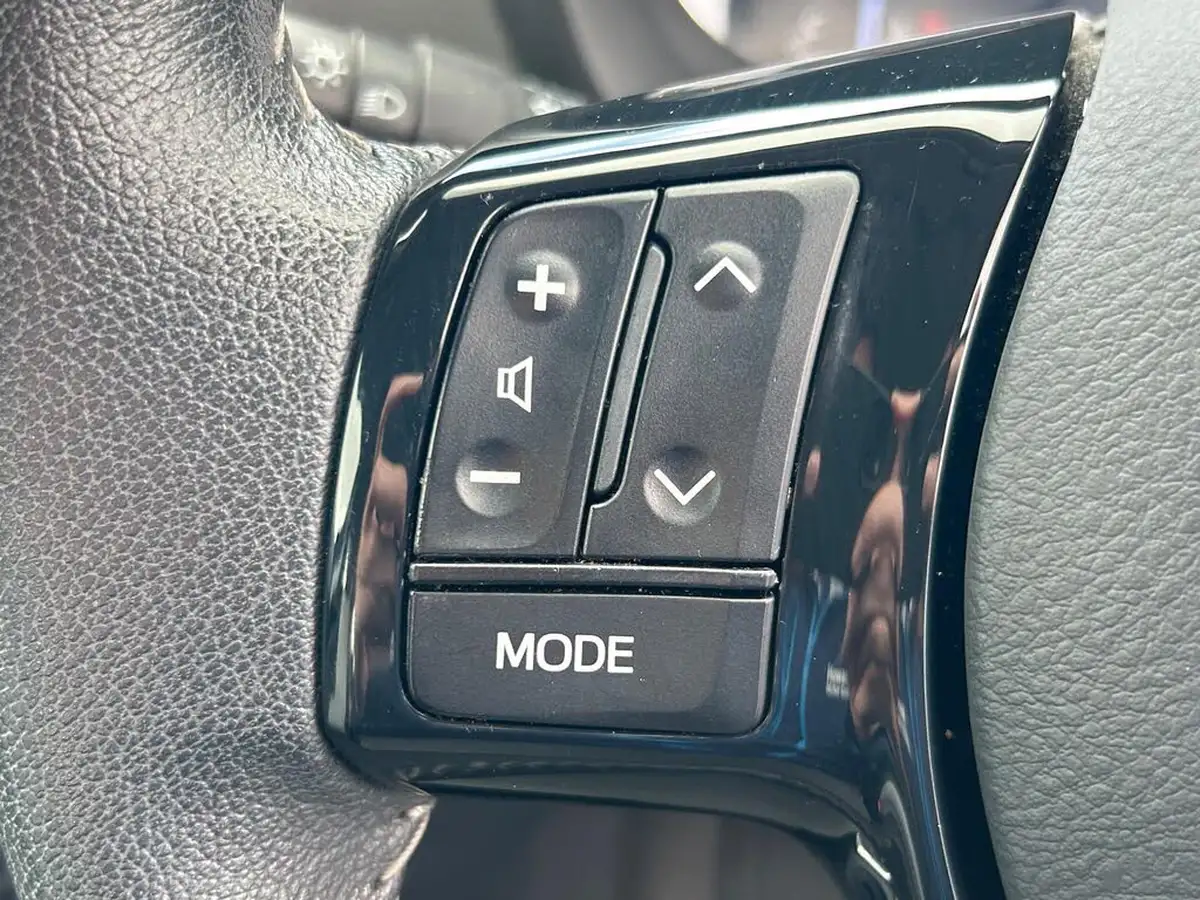 2019-toyota-yaris-15-vvt-i-icon-tech-98bhp-hybrid-1497cc-e-cvt-big-20