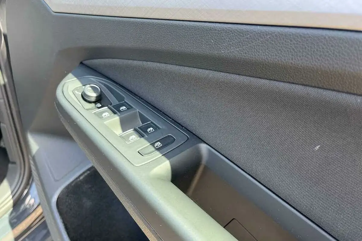 2020-volkswagen-golf-15-tsi-life-130ps-hatchback-big-22