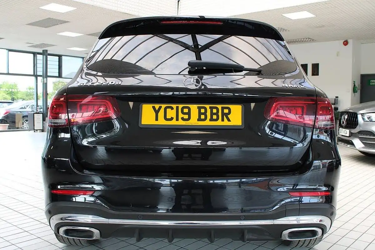 2019-mercedes-benz-glc-class-20d-glc220d-amg-line-station-wagon-5d-4matic-plus-big-14