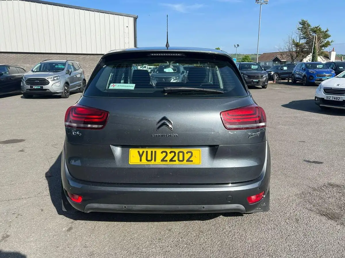 2017-citroen-c4-picasso-16bluehdi-feel-eat6-big-3