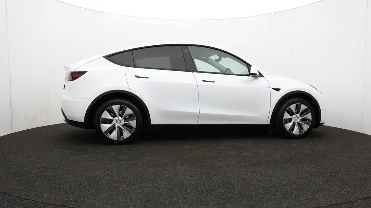 2024-tesla-model-y-e-long-range-306bhp-awd-big-33