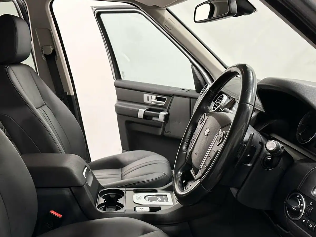2016-land-rover-discovery-4-30-sd-v6-graphite-big-12