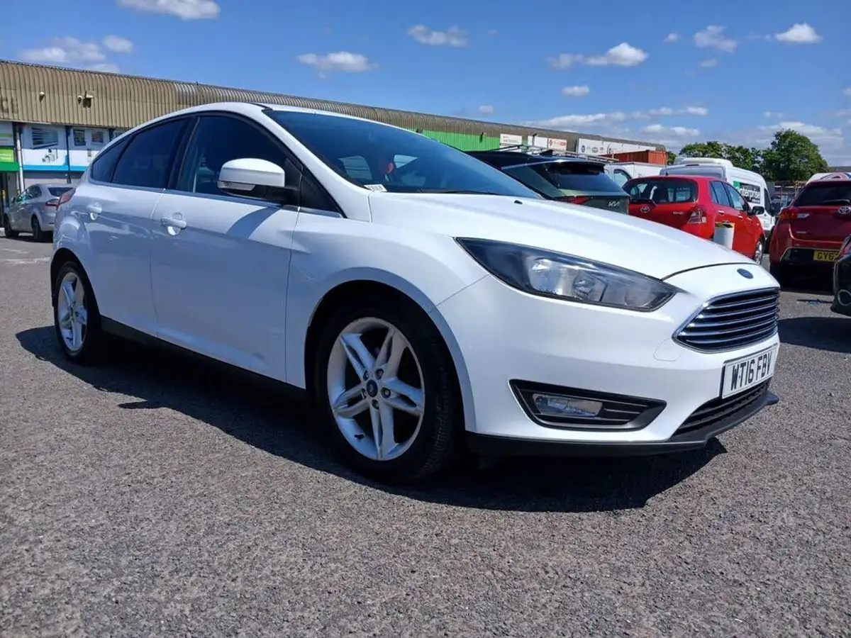 2016-ford-focus-15tdci-zetec-120ps-hatchback-big-0
