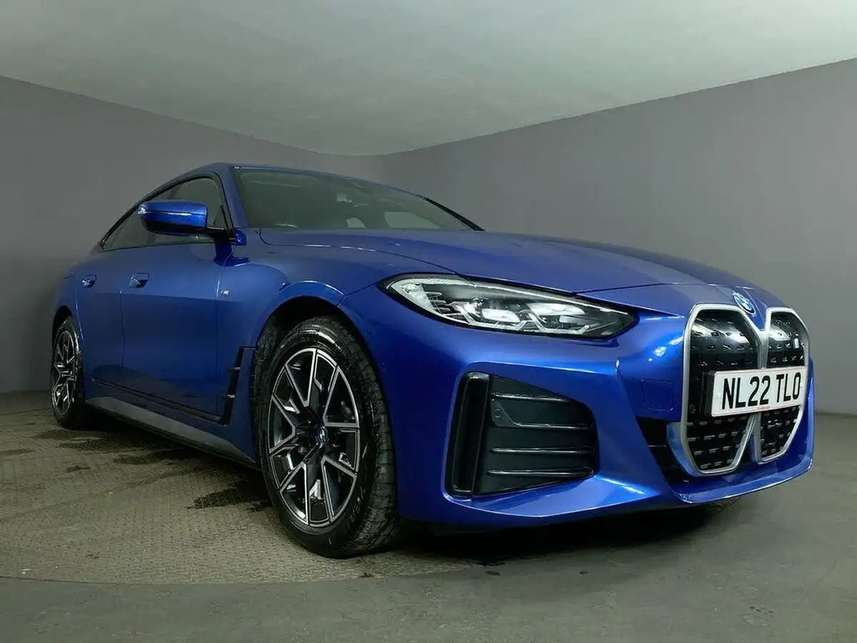 2022-bmw-i4-e-edrive40-m-sport-big-10