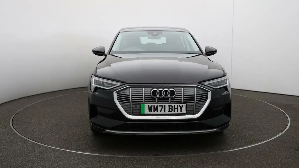 2022-audi-e-tron-50e-technik-sportback-big-42
