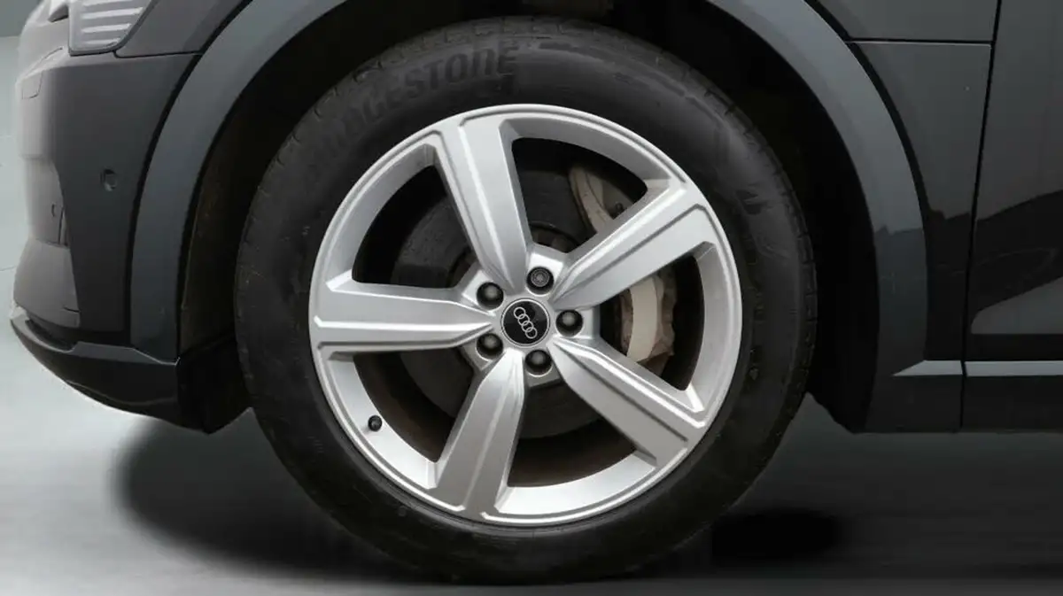 2022-audi-e-tron-50e-technik-sportback-big-18
