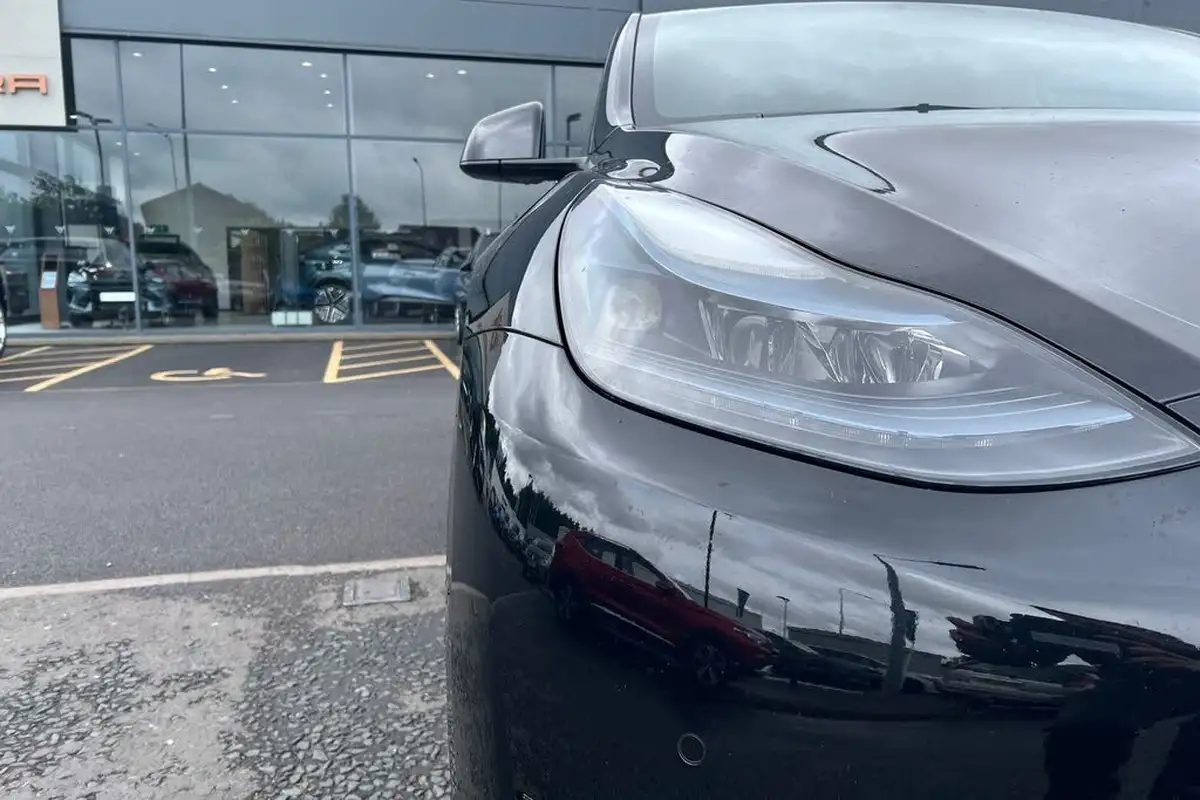 2022-tesla-model-y-e-long-range-big-35
