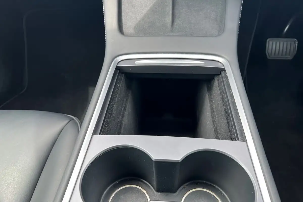 2022-tesla-model-y-e-long-range-big-11