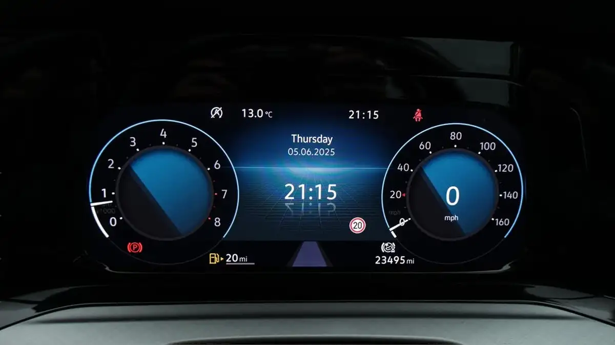 2022-volkswagen-golf-15-tsi-life-130ps-hatchback-big-10
