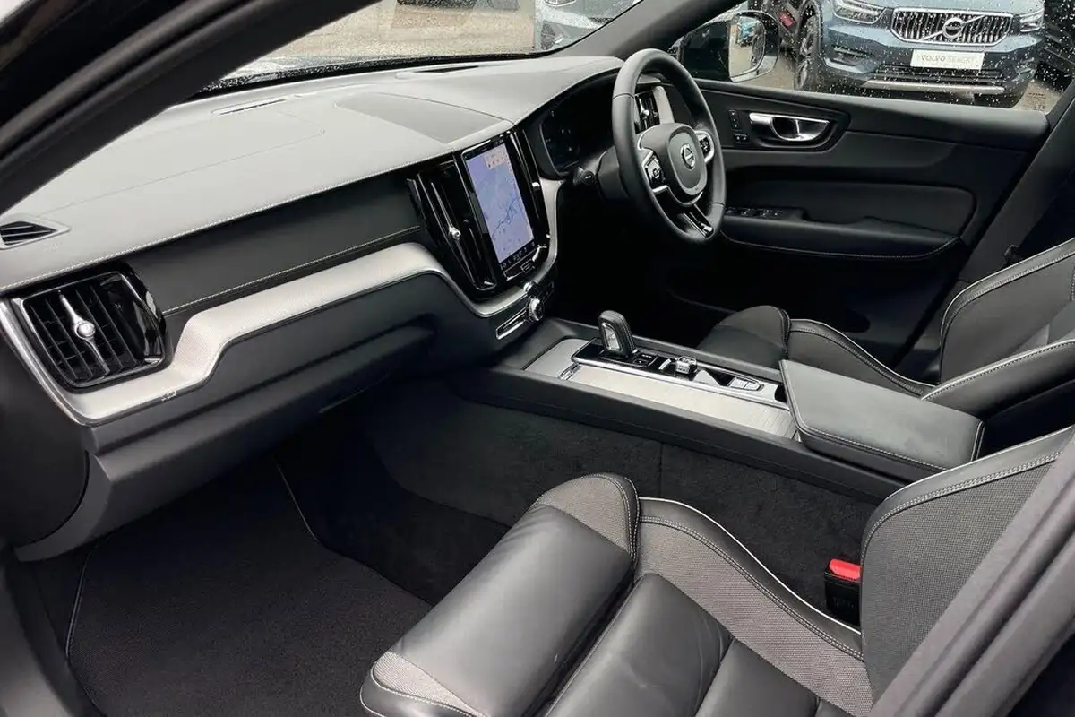 2021-volvo-xc60-20-b5-r-design-pro-awd-big-25