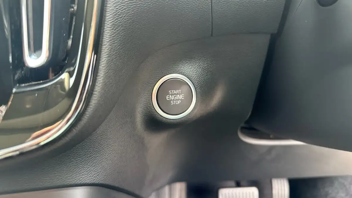 2024-volvo-xc40-20-b4-ultra-bright-big-35