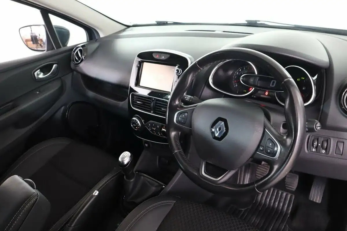 2017-renault-clio-09-tce-dynamique-s-nav-big-15