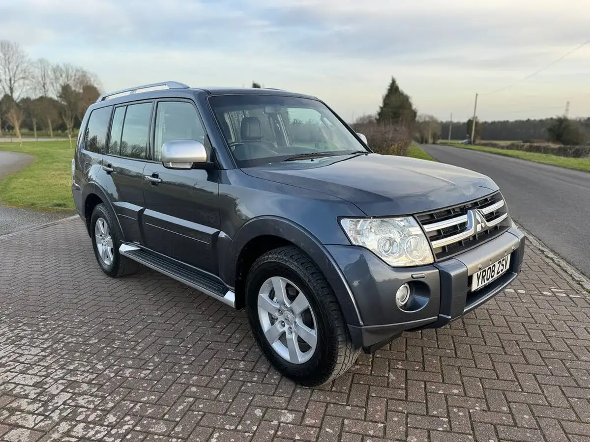 2008-mitsubishi-shogun-32td-diamond-5d-big-0