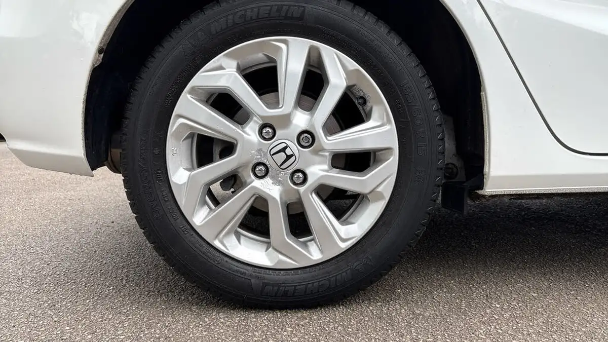 2019-honda-jazz-13-i-vtec-se-navi-cvt-big-15