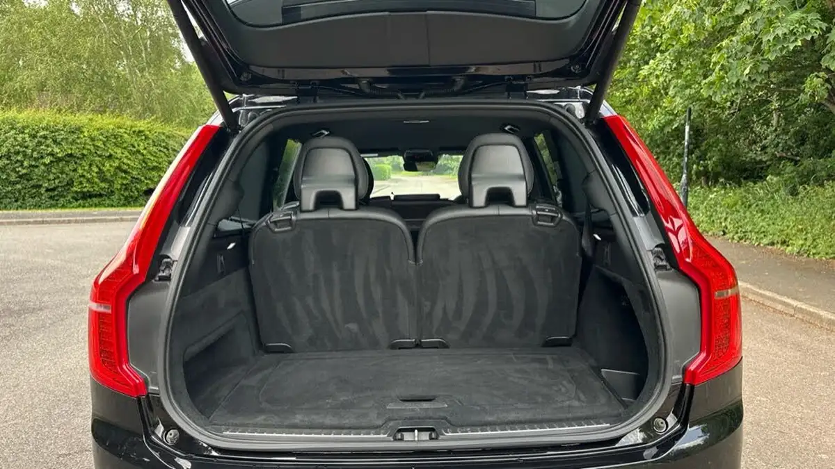 2022-volvo-xc90-20td-b5-r-design-big-12