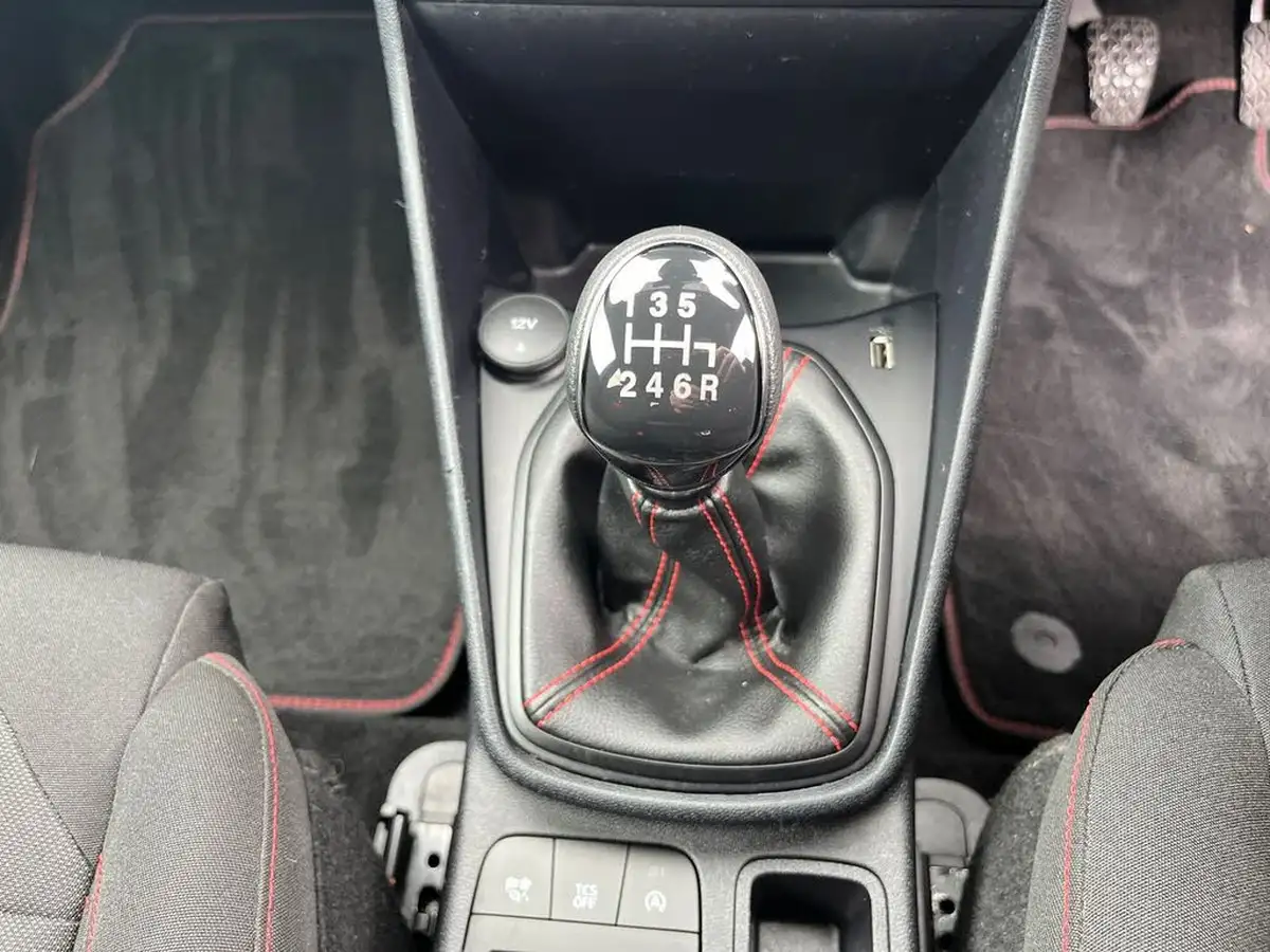 2022-ford-fiesta-10t-st-line-100ps-5d-big-31