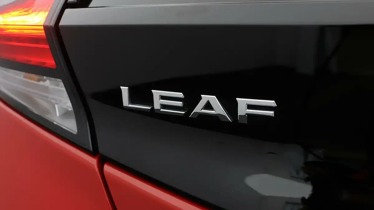 2021-nissan-leaf-e-tekna-big-19