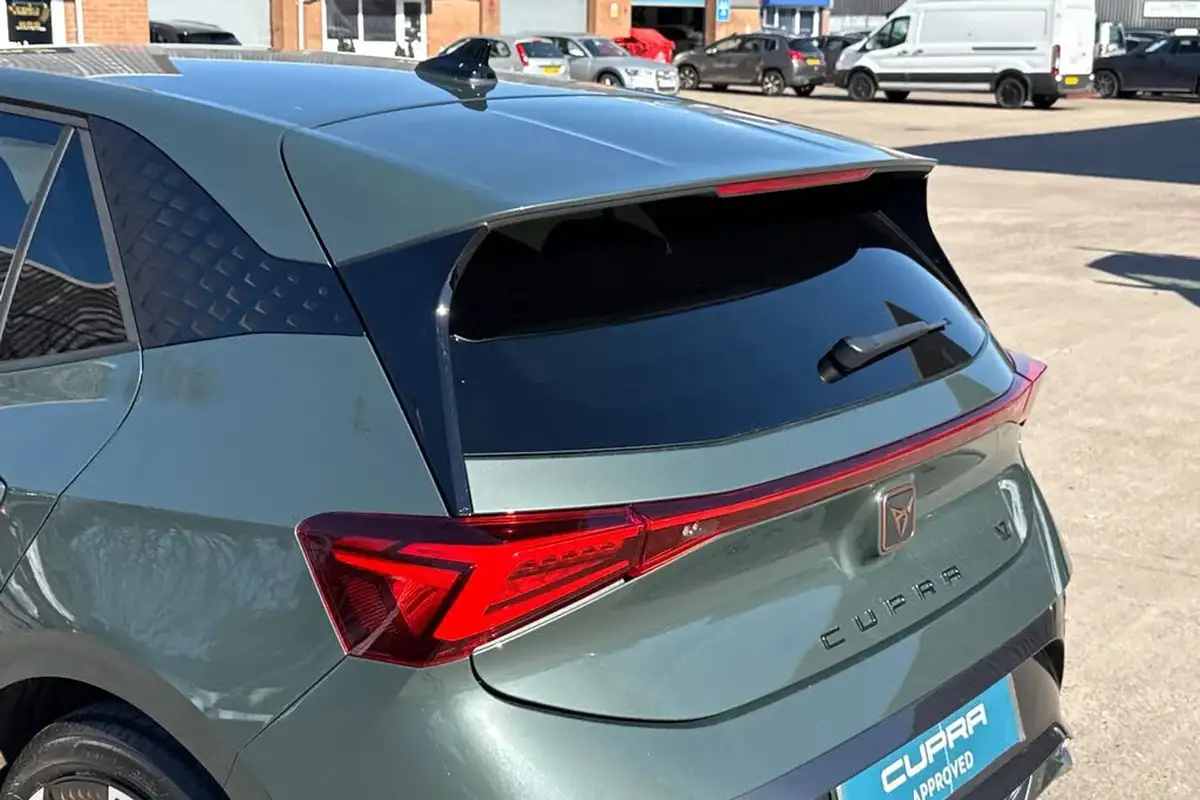 2024-cupra-born-e-vz-big-15
