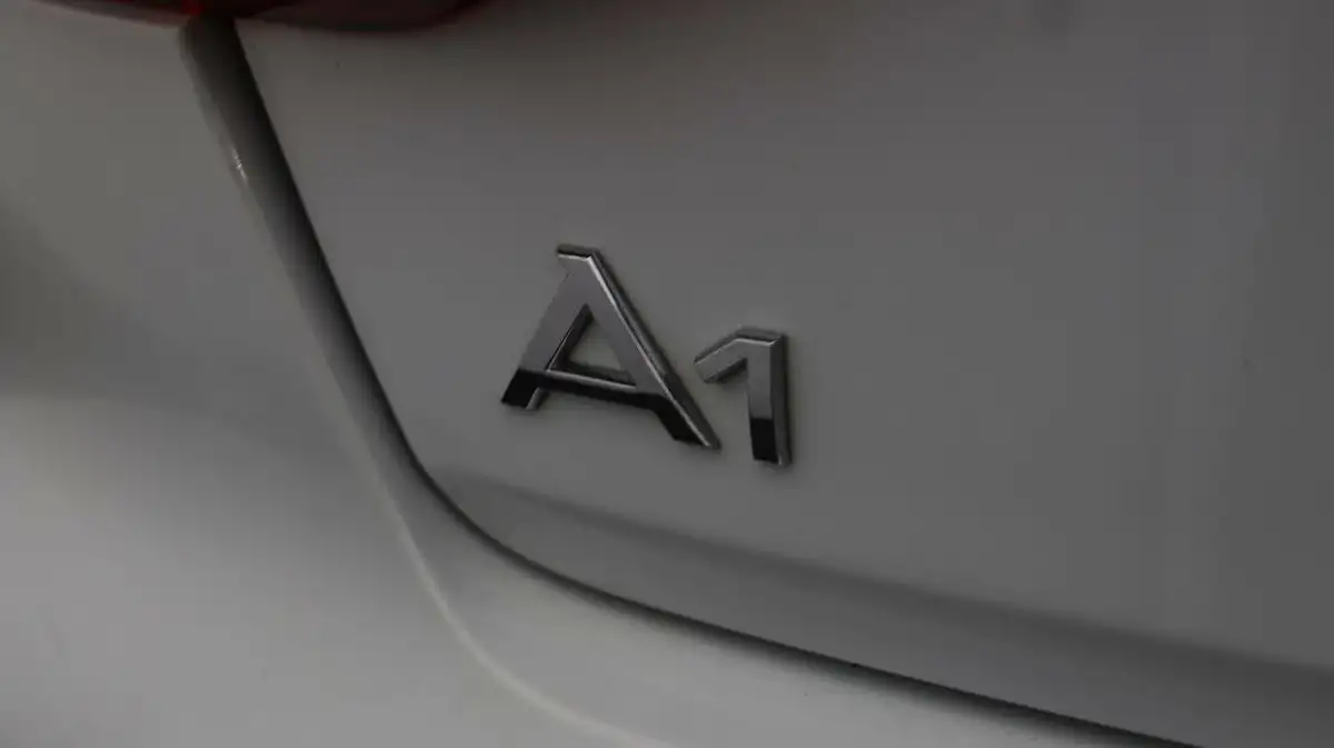 2022-audi-a1-10-25-tfsi-technik-big-20
