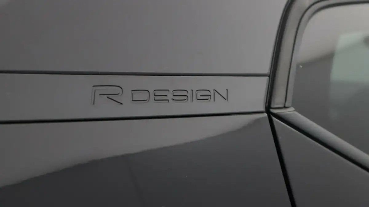 2020-volvo-xc40-15-t3-r-design-big-23