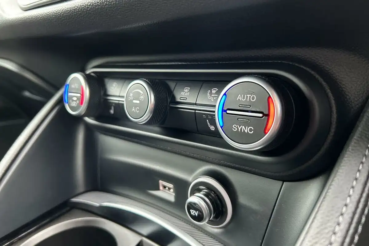 2022-alfa-romeo-stelvio-20-veloce-big-11
