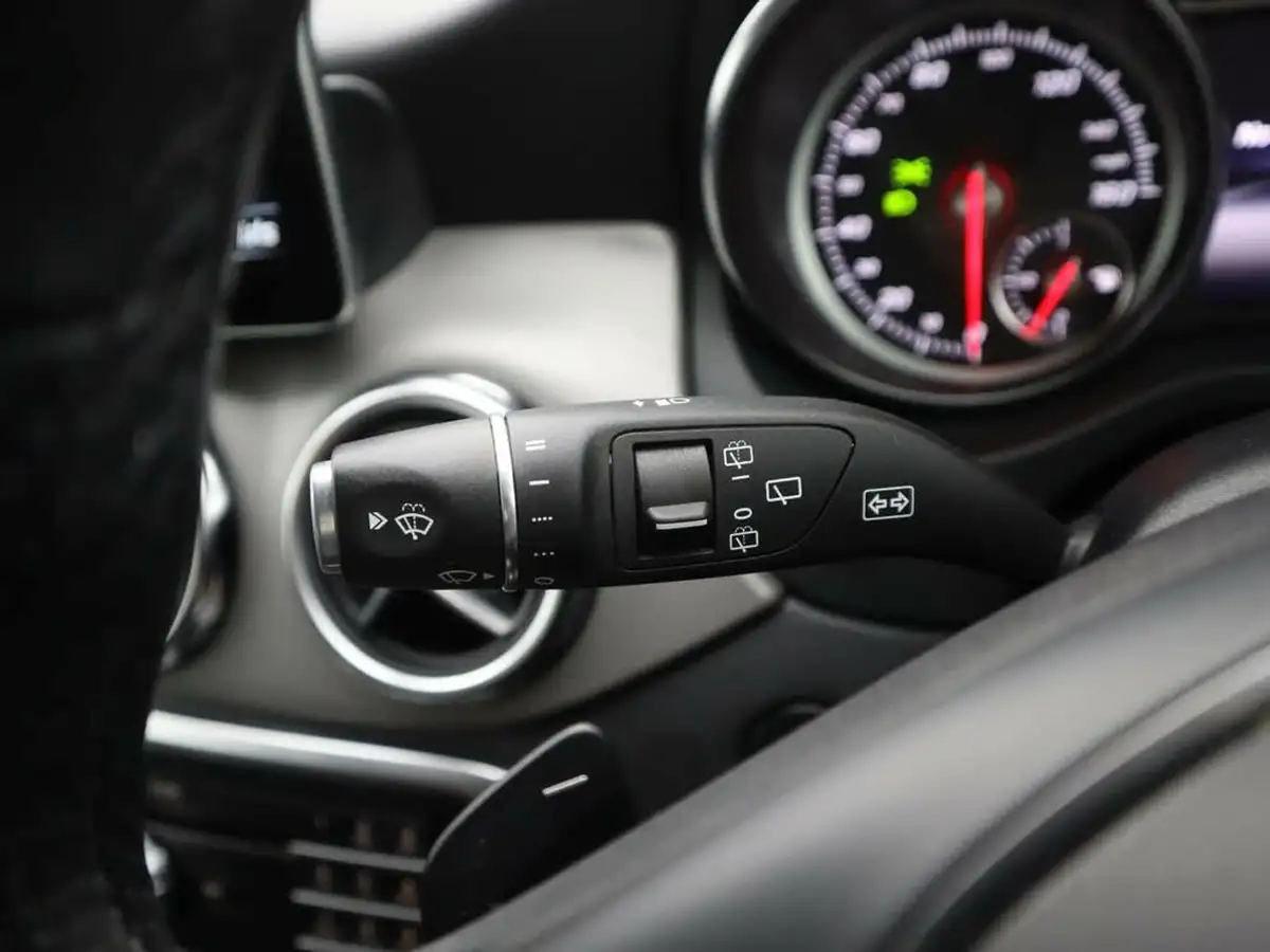 2020-mercedes-benz-gla-class-16-gla-180-urban-edition-7g-dct-big-30