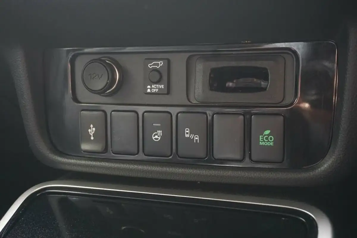 2020-mitsubishi-outlander-20-exceed-big-23
