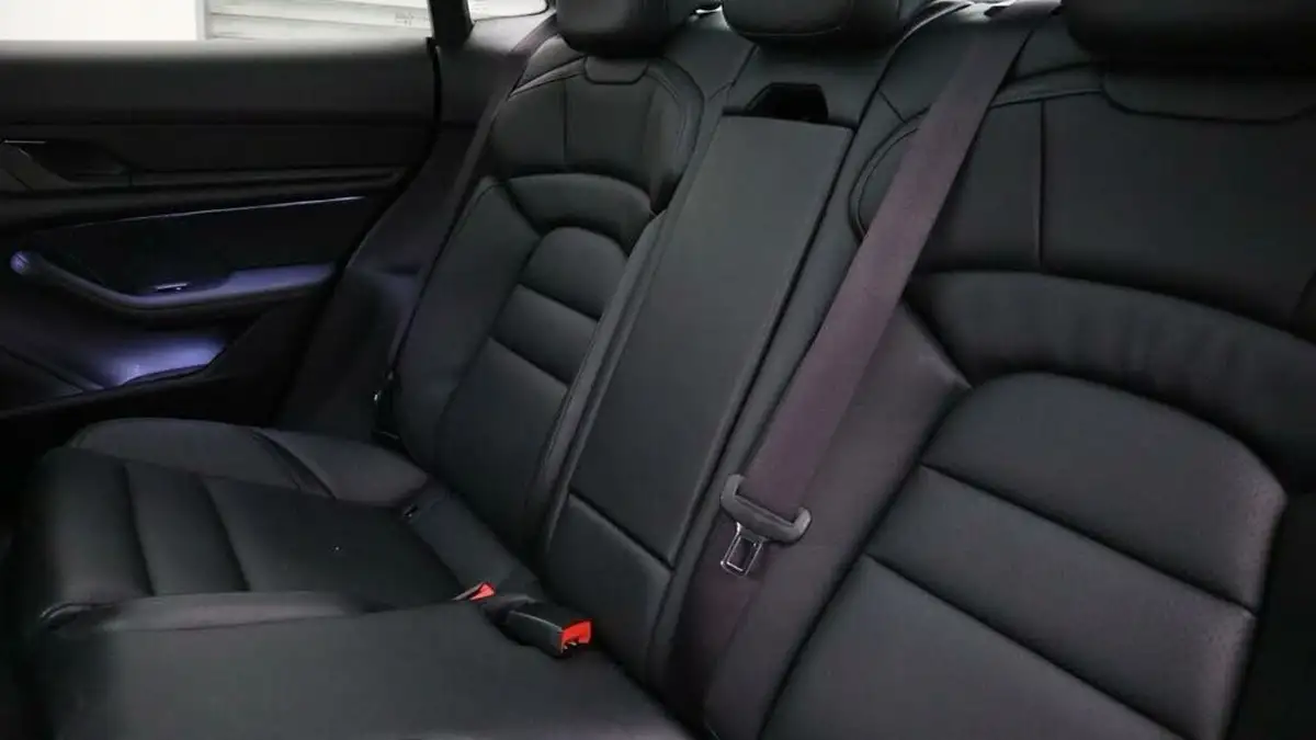 2021-porsche-taycan-e-base-476ps-performance-battery-plus-big-5