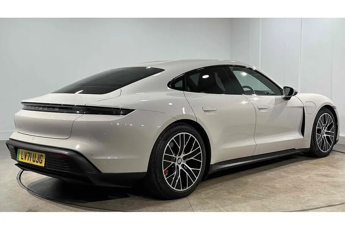 2021-porsche-taycan-e-4s-530ps-big-8