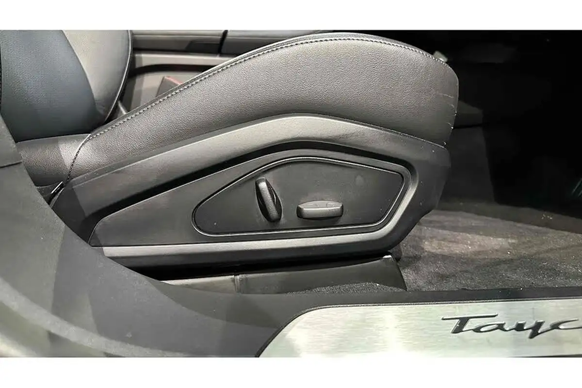 2021-porsche-taycan-e-4s-530ps-big-32