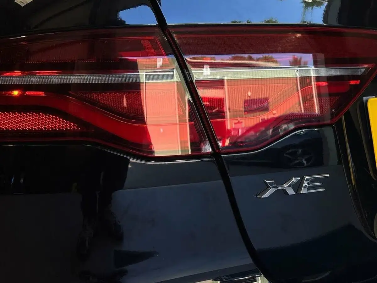 2020-jaguar-xe-20d-r-dynamic-s-big-31